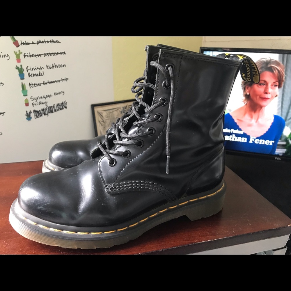 1460 Black Dr Martens